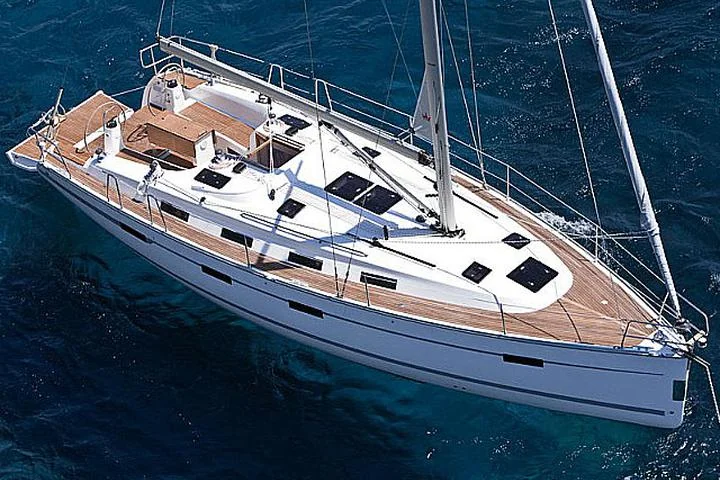 Bavaria Yachts Bavaria Cruiser 40 (Farr) — фото 1 из 27