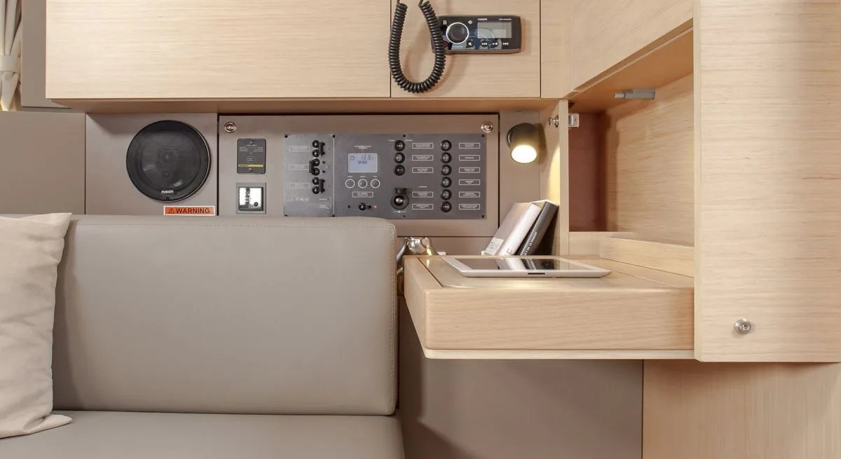 Beneteau Oceanis 35.1 — фото 3
