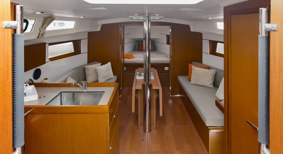Beneteau Oceanis 35.1 — фото 8