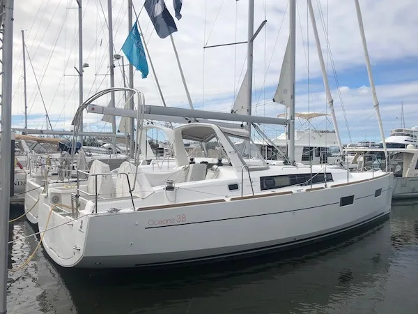 Beneteau Oceanis 38 — фото 1 из 2