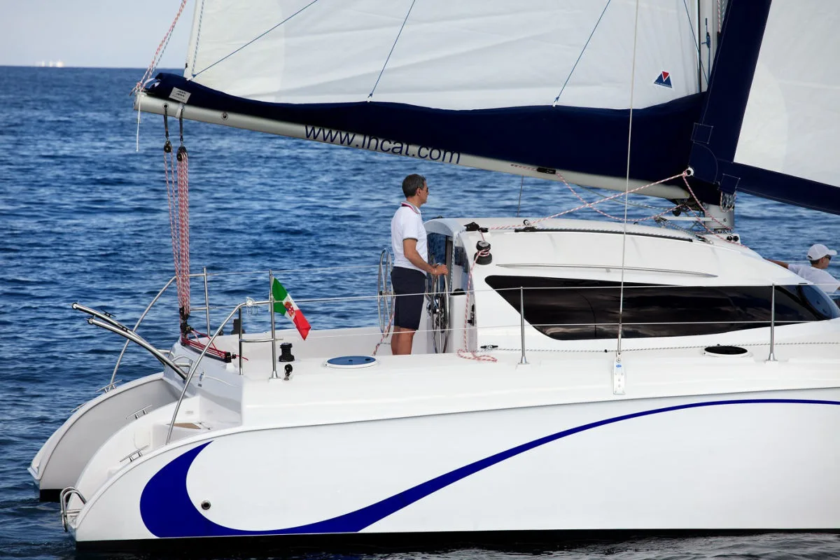 Flash Catamarans Flash Catamarans LadyHawke 33 — фото 1 из 11