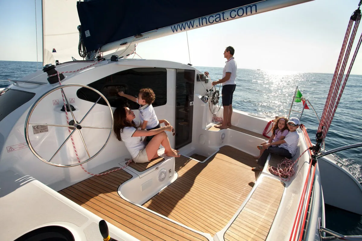 Flash Catamarans LadyHawke 33 — фото 5