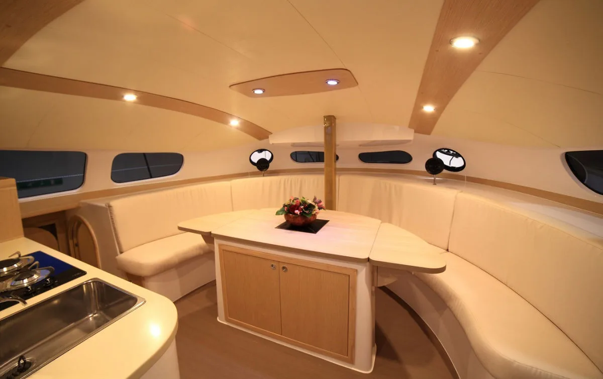 Flash Catamarans LadyHawke 37 — фото 7