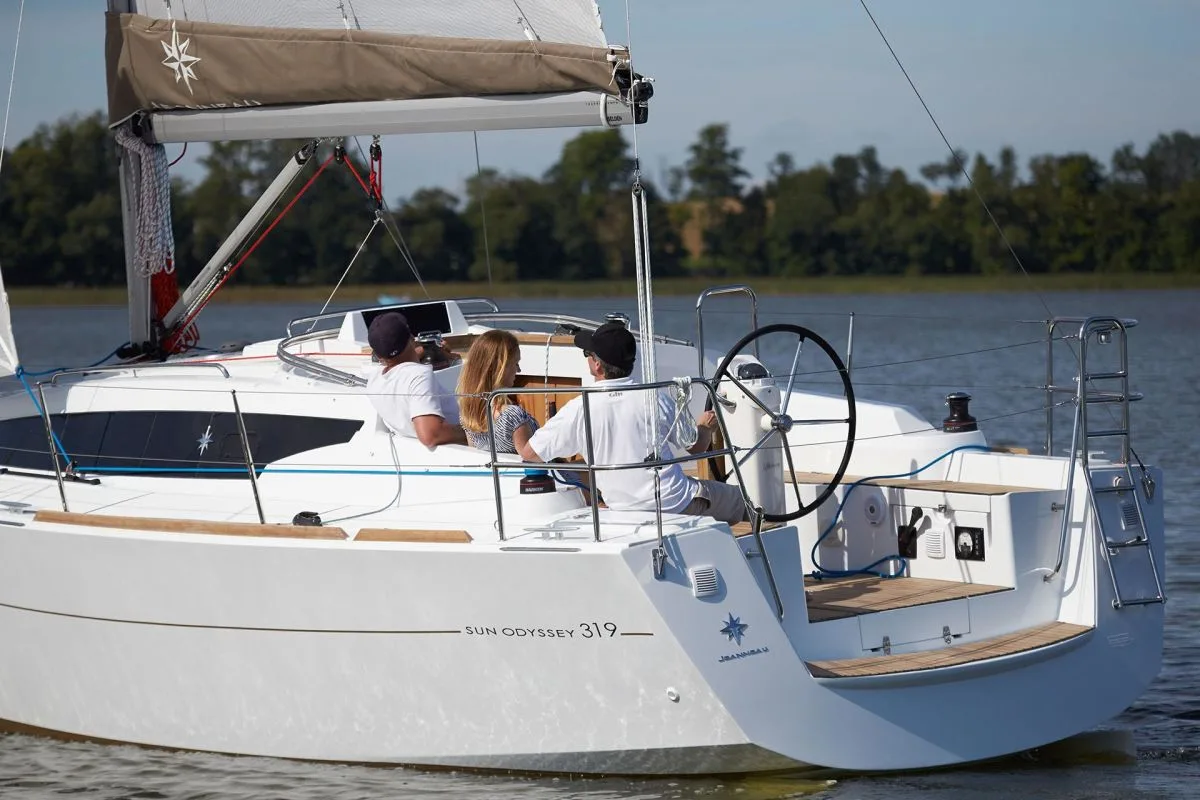 Jeanneau Sun Odyssey 319 — фото 1 из 42