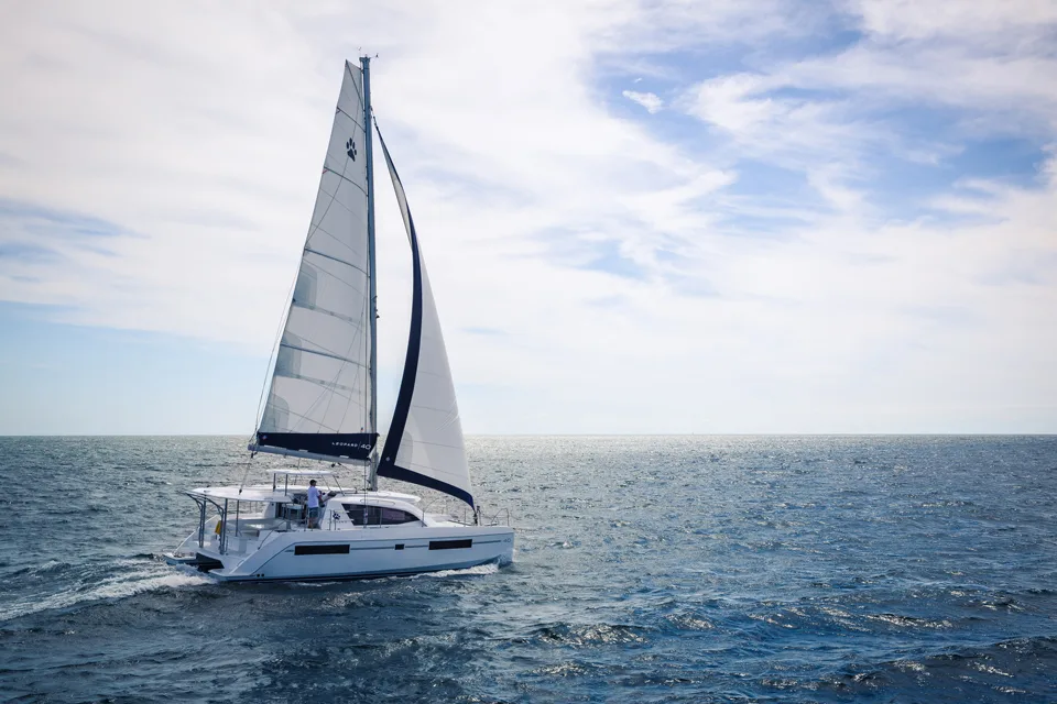 Leopard Catamarans Leopard 40 — фото 1 из 43