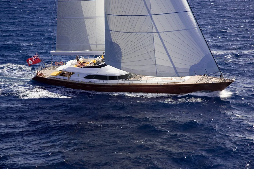 Perini Navi Perini Navi Helios — фото 1 из 26